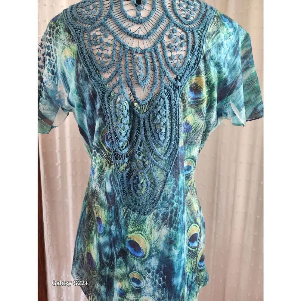 F74 B.L.E.U. Peacock blue & green blouse, crochet, deep V-neck & flutter sleeves